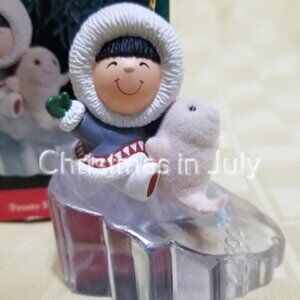 Hallmark 1990 Frosty Friends Eskimo series seal Christmas Ornament